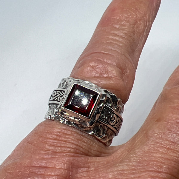 The Sovereign Scroll Ring