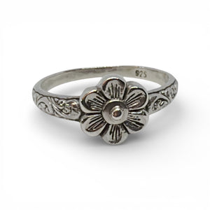 “Petal" Filigree Bloom Ring
Intricate 925 Sterling Silver Floral Statement Band