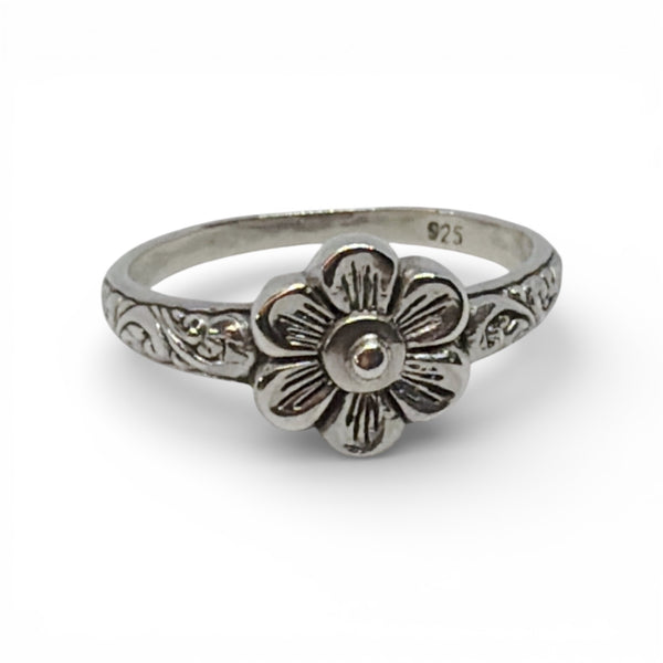 “Petal" Filigree Bloom Ring
Intricate 925 Sterling Silver Floral Statement Band