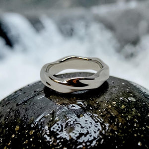 Liquid Twist Ring