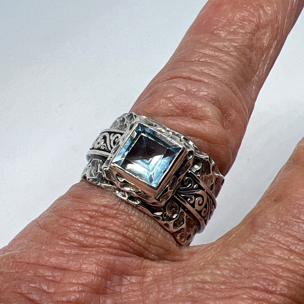 The Sovereign Scroll Ring