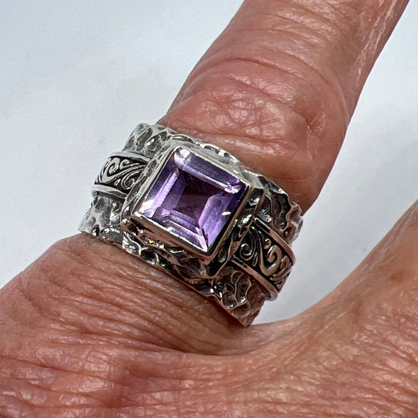 The Sovereign Scroll Ring