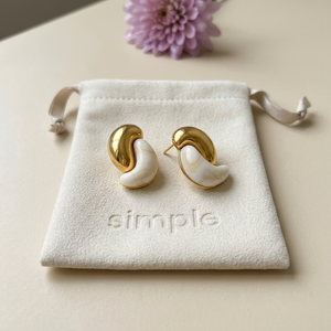 Cream Marble-Look Sculptural Stud Earrings pouch image