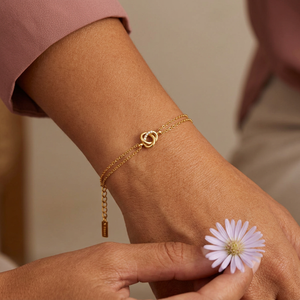 Double-chain interlocking circle bracelet lifestyle image