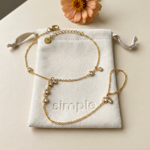 Hand chain pouch image without measurement overlays