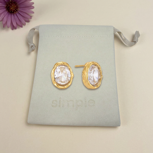 Oval Stone Hammered Bezel Stud Earrings pouch image