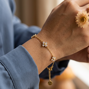 Zircon Four-Leaf Clover Bracelet lifestyle image
